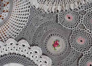 Yasna Skorup Krneta, Spone pamćenja, triptih na drvenoj podlozi