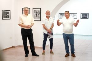 Aleksandar Tomulić i Ivan Kosić, Ulični dijalog