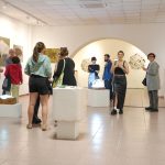 Izložba iz ciklusa Dijalog na kvadrat – Ekologija kroz medije stakla i slikarstva, Kristina Čehulić, Tereza Vukić, Nora Xharrahi i Matea Zeman (