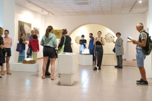 Izložba iz ciklusa Dijalog na kvadrat – Ekologija kroz medije stakla i slikarstva, Kristina Čehulić, Tereza Vukić, Nora Xharrahi i Matea Zeman (