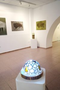 Izložba iz ciklusa Dijalog na kvadrat – Ekologija kroz medije stakla i slikarstva, Kristina Čehulić, Tereza Vukić, Nora Xharrahi i Matea Zeman (