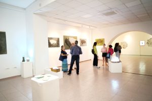 Izložba iz ciklusa Dijalog na kvadrat – Ekologija kroz medije stakla i slikarstva, Kristina Čehulić, Tereza Vukić, Nora Xharrahi i Matea Zeman (