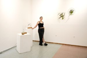 Izložba iz ciklusa Dijalog na kvadrat – Ekologija kroz medije stakla i slikarstva, Kristina Čehulić, Tereza Vukić, Nora Xharrahi i Matea Zeman (