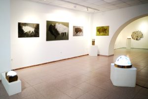 Izložba iz ciklusa Dijalog na kvadrat – Ekologija kroz medije stakla i slikarstva, Kristina Čehulić, Tereza Vukić, Nora Xharrahi i Matea Zeman (