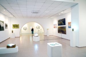 Izložba iz ciklusa Dijalog na kvadrat – Ekologija kroz medije stakla i slikarstva, Kristina Čehulić, Tereza Vukić, Nora Xharrahi i Matea Zeman (